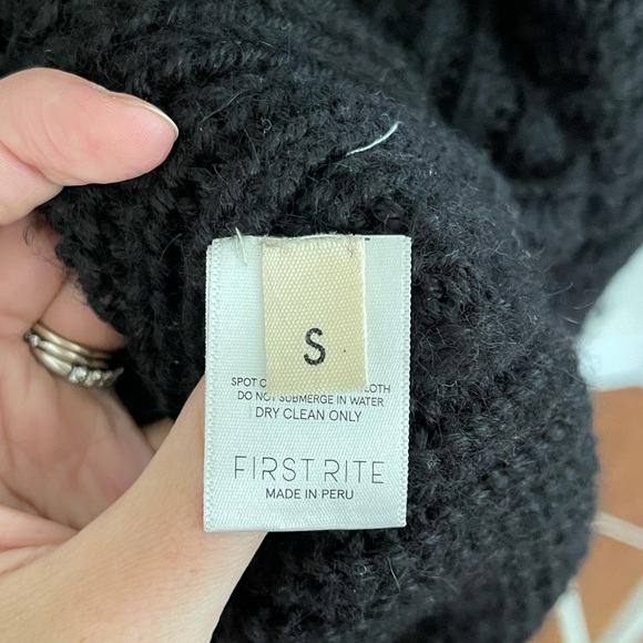 First Rite Cropped Sweater - Picture 4 of 5